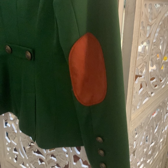 Green Blazer with detailed hardware and patch elbows on the sleeves. Size XS. - Picture 5 of 5